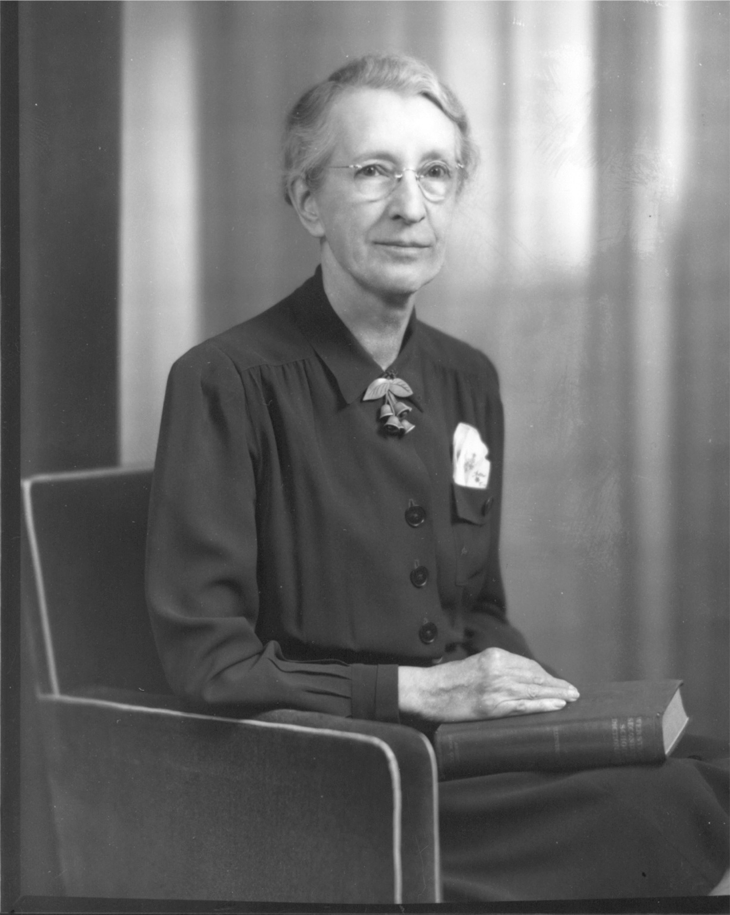 ENOLA ADELINE HAWKINS, KLAMATH FALLS CITY LIBRARIAN 1913 – 1948