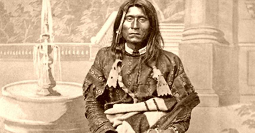 A photo of Modoc leader Kintpuash, known by his English name Captain Jack, in his tribal regalia.